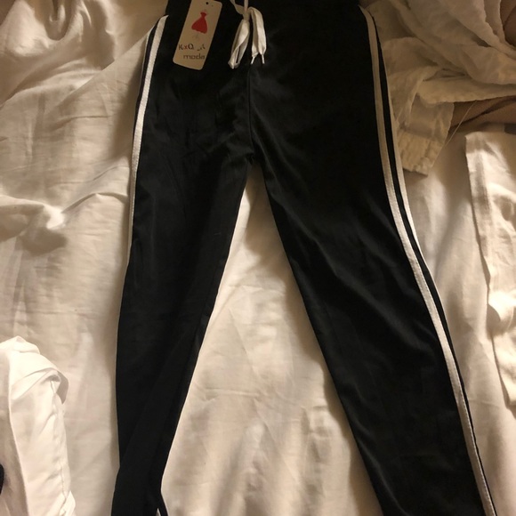 Brand new Jordan’s size 5 1/2 - Picture 3 of 7